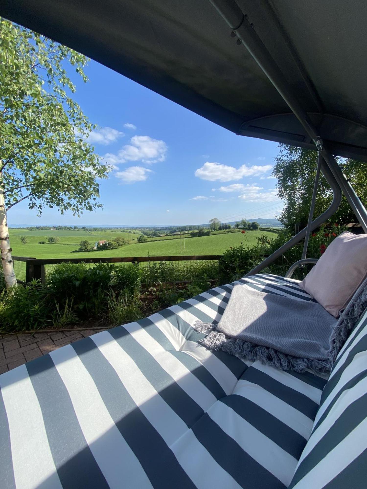 Betula Views Studio Newent Bagian luar foto